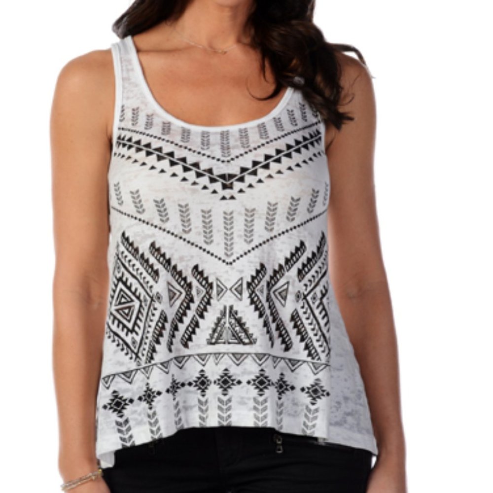 Women's Diamond V Loose Fit Tank Top ~ White ~ Small